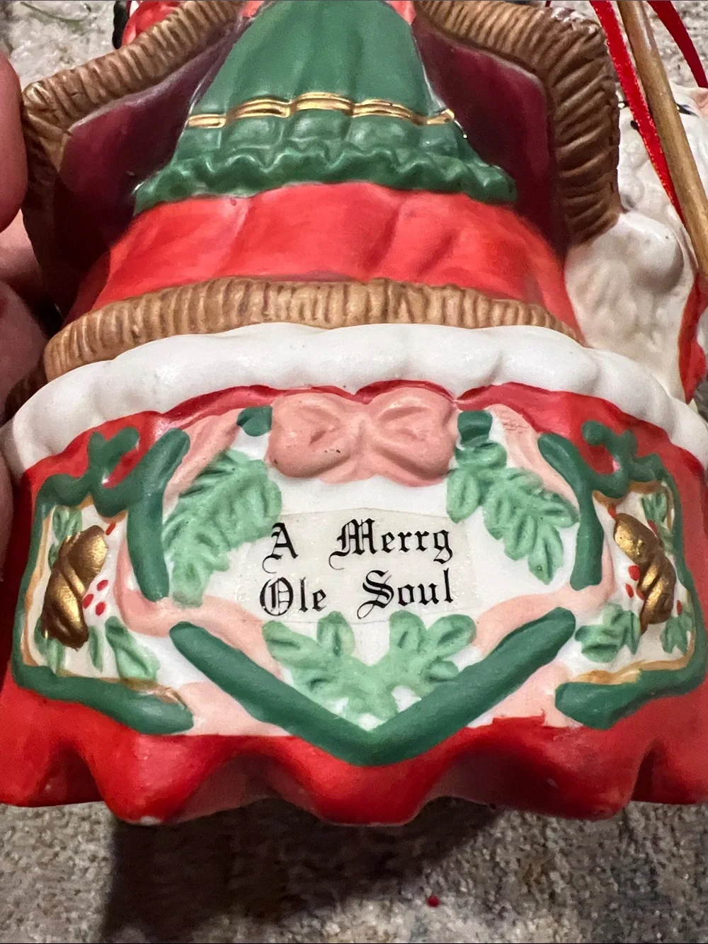 Holiday Santa Figurine with cat a merry ole soul z95